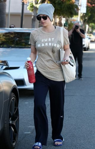 Kaley Cuoco Feet Toes And Soles 757