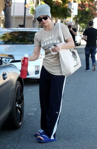 Kaley Cuoco Feet Toes And Soles 759