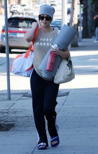 Kaley Cuoco Feet Toes And Soles 772