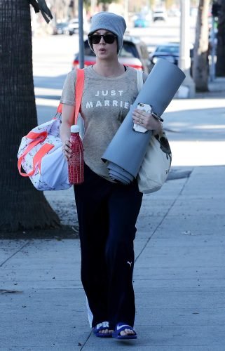 Kaley Cuoco Feet Toes And Soles 773