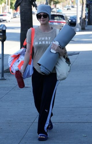 Kaley Cuoco Feet Toes And Soles 774