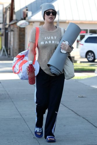 Kaley Cuoco Feet Toes And Soles 775