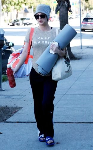 Kaley Cuoco Feet Toes And Soles 776