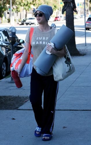 Kaley Cuoco Feet Toes And Soles 777