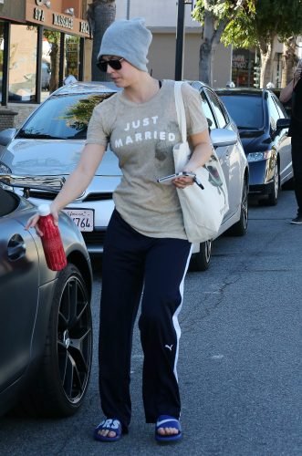 Kaley Cuoco Feet Toes And Soles 786