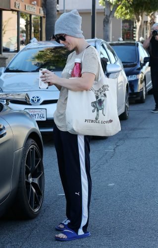 Kaley Cuoco Feet Toes And Soles 790