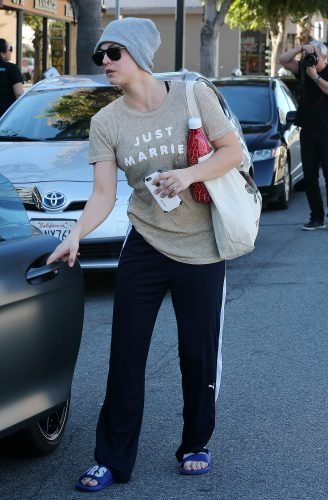 Kaley Cuoco Feet Toes And Soles 793