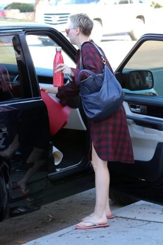 Kaley Cuoco Feet Toes And Soles 799