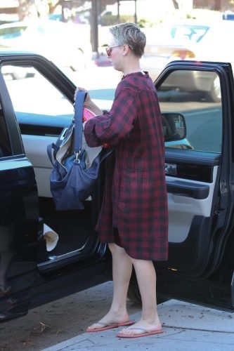 Kaley Cuoco Feet Toes And Soles 801