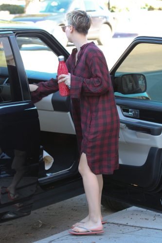 Kaley Cuoco Feet Toes And Soles 802