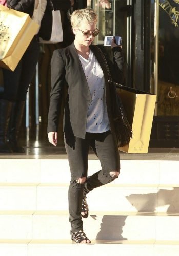 Kaley Cuoco Feet Toes And Soles 815