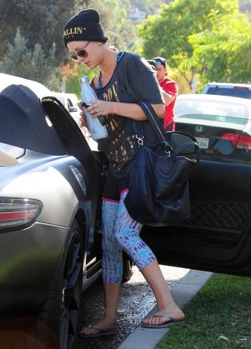 Kaley Cuoco Feet Toes And Soles 816