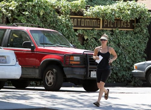 Kaley Cuoco Feet Toes And Soles 845