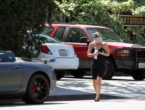 Kaley Cuoco Feet Toes And Soles 847