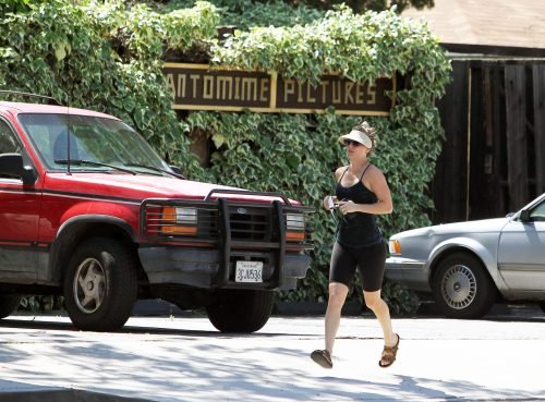 Kaley Cuoco Feet Toes And Soles 849