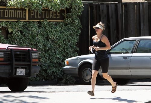 Kaley Cuoco Feet Toes And Soles 853