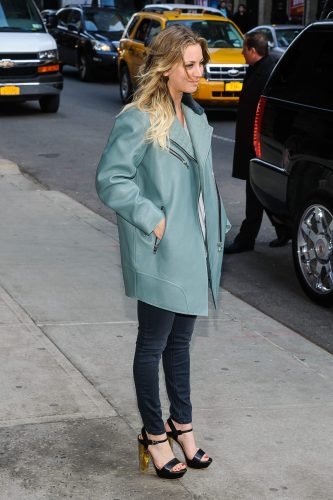 Kaley Cuoco Feet Toes And Soles 903