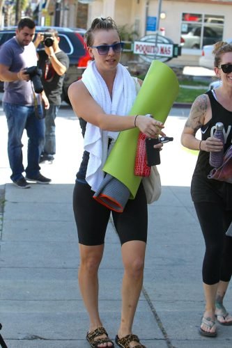 Kaley Cuoco Feet Toes And Soles 921