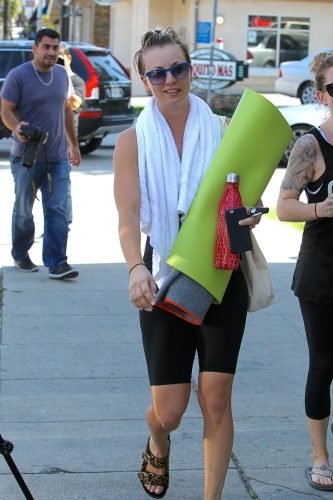 Kaley Cuoco Feet Toes And Soles 922
