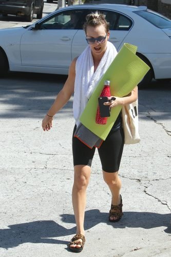 Kaley Cuoco Feet Toes And Soles 926