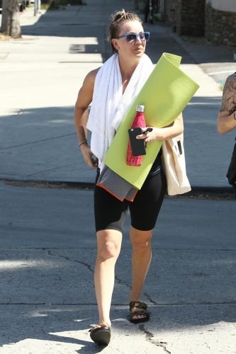 Kaley Cuoco Feet Toes And Soles 930