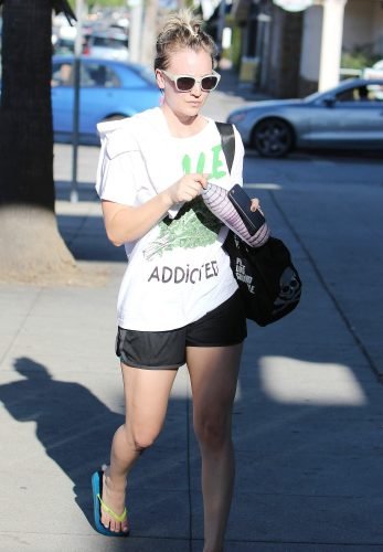 Kaley Cuoco Feet Toes And Soles 963