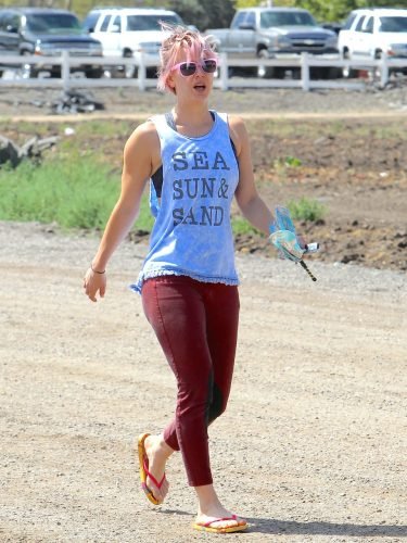 Kaley Cuoco Feet Toes And Soles 968