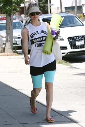 Kaley Cuoco Feet Toes And Soles 990