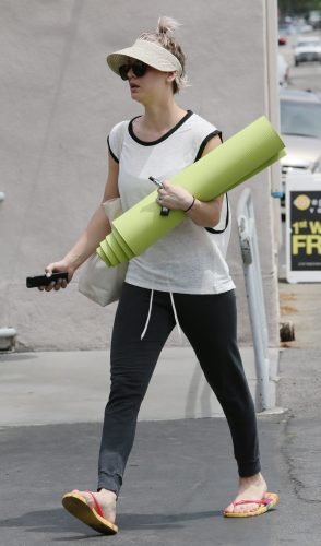 Kaley Cuoco Feet Toes And Soles 994