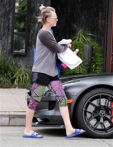 Kaley Cuoco Feet Toes And Soles 1002