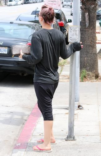 Kaley Cuoco Feet Toes And Soles 1020