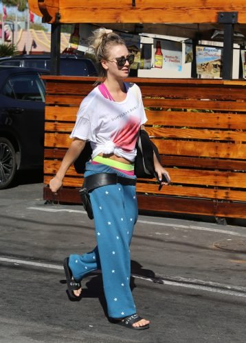 Kaley Cuoco Feet Toes And Soles 1033