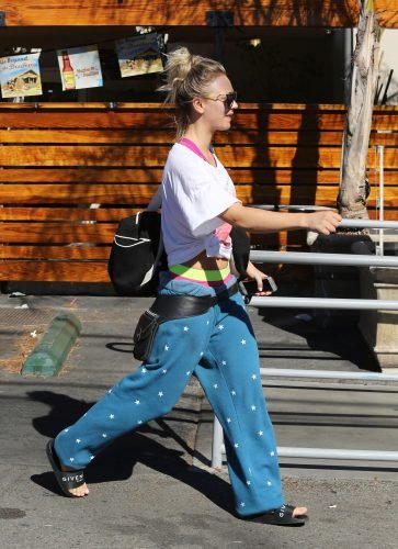 Kaley Cuoco Feet Toes And Soles 1034
