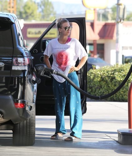 Kaley Cuoco Feet Toes And Soles 1039