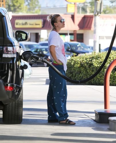 Kaley Cuoco Feet Toes And Soles 1063