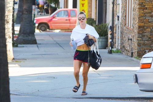 Kaley Cuoco Feet Toes And Soles 1082