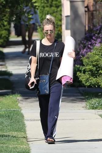 Kaley Cuoco Feet Toes And Soles 1090