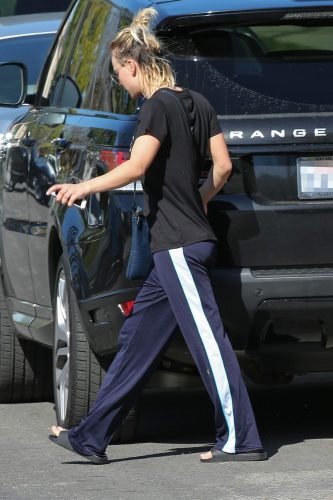 Kaley Cuoco Feet Toes And Soles 1106