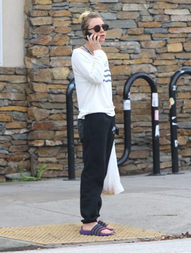 Kaley Cuoco Feet Toes And Soles 1123
