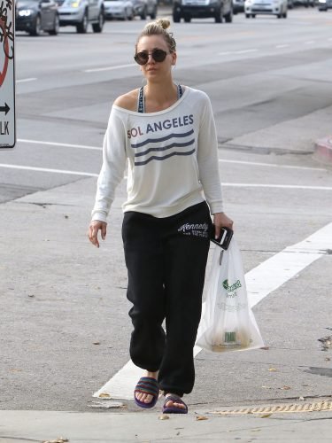 Kaley Cuoco Feet Toes And Soles 1124