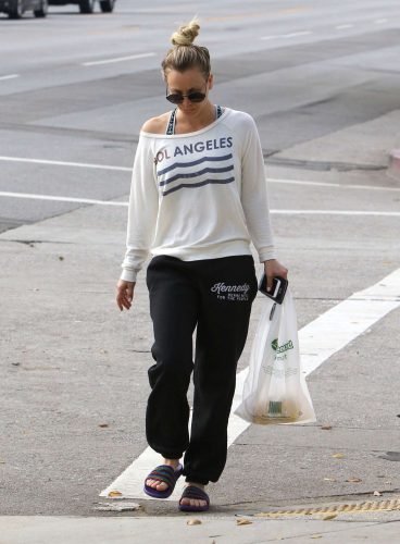 Kaley Cuoco Feet Toes And Soles 1127