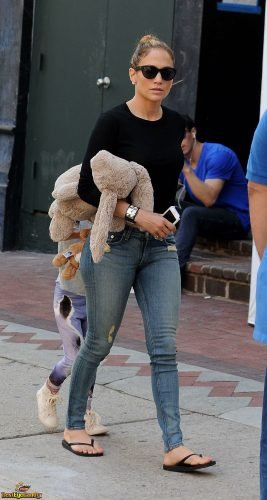 Jennifer Lopez Feet Toes And Soles 2023