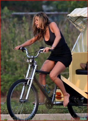 Jennifer Aniston Feet Toes And Soles 36