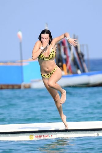 Bella Thorne Feet Toes And Soles 932