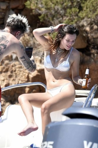 Bella Thorne Feet Toes And Soles 933