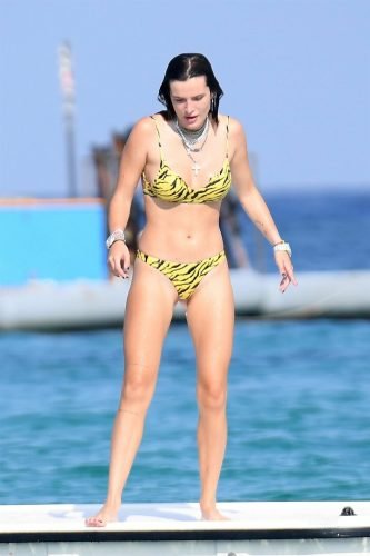 Bella Thorne Feet Toes And Soles 938