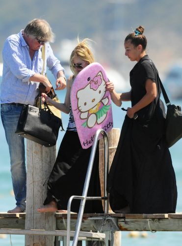 Avril Lavigne Feet Toes And Soles 203