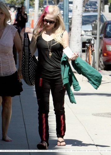 Avril Lavigne Feet Toes And Soles 226