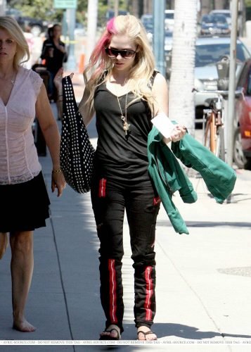 Avril Lavigne Feet Toes And Soles 234
