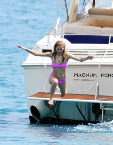 Avril Lavigne Feet Toes And Soles 242